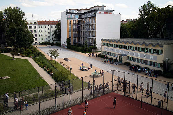 Sporthalle, Bolzplatz und Hof 2 des Händel-Gymnasiums
